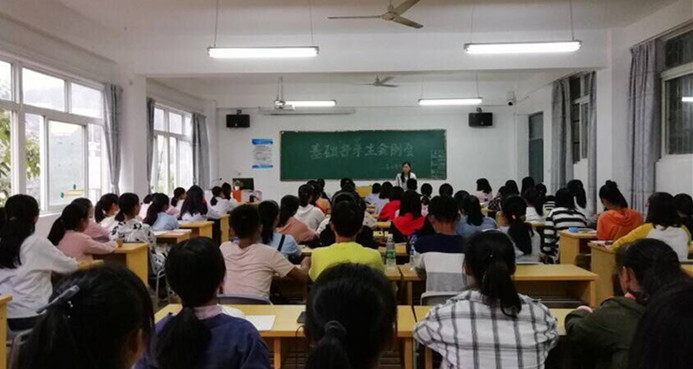 学生会例会.jpg